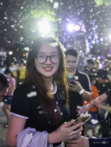 Magical Snowing Church Attracts Crowds in Ho Chi Minh City - image 7