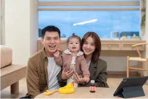 Salim and Long Hat Nhai Share Stunning Family Photoshoot - image 6