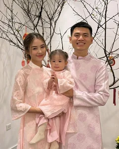 Salim and Long Hat Nhai Share Stunning Family Photoshoot - image 5
