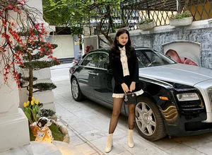 Inside the Luxurious Hanoi Mansion of a Famous Showbiz Star - image 7
