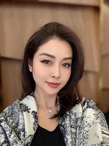 Vietnamese Celebrity Highlights: Dao Hoang Yen and Van Mai Huong Turn Heads - image 2