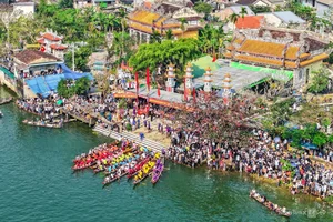 Traditional Boat Racing Festival on the Perfume River in Hue Vietnam - image 8