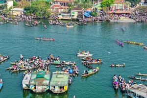 Traditional Boat Racing Festival on the Perfume River in Hue Vietnam - image 4