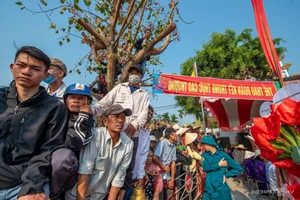 Traditional Boat Racing Festival on the Perfume River in Hue Vietnam - image 2