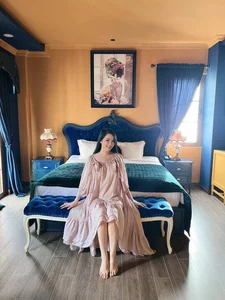 The Ageless Vietnamese Beauty Queen Mistaken for a 30-Year-Old by French Police - image 2
