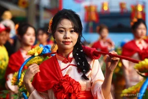 Thousands Gather in Binh Duong for the Vibrant Lady Thien Hau Festival - image 1