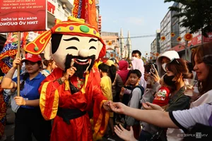 Thousands Gather in Binh Duong for the Vibrant Lady Thien Hau Festival - image 6