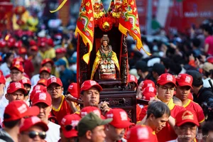 Thousands Gather in Binh Duong for the Vibrant Lady Thien Hau Festival - image 4