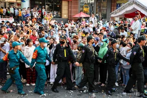 Thousands Gather in Binh Duong for the Vibrant Lady Thien Hau Festival - image 3