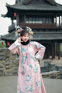 Minimalist Portrait Expressions: YiTuYu Art Language Vol.9792 He He Zi - image 13