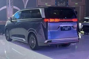 Denza D9 2026: The Future of Luxury MPVs with Ultra-Fast Charging - image 9