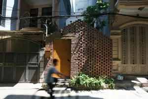 Stunning Sun-Drenched Minimalist House in Hanoi: A Masterpiece of Natural Light and Modern Architecture - image 5