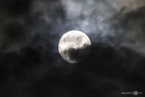 The Year’s Largest Supermoon Lights Up the Night Sky Across Vietnam - image 8