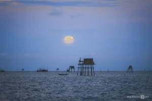 The Year’s Largest Supermoon Lights Up the Night Sky Across Vietnam - image 12