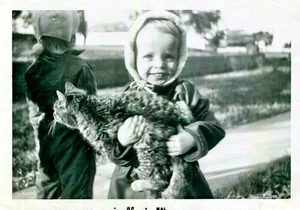 Nostalgic Vintage Family Photos: Rare Glimpses of Life from Decades Ago - image 3