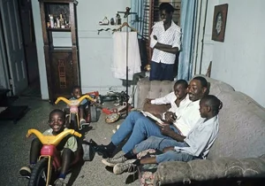Nostalgic Vintage Family Photos: Rare Glimpses of Life from Decades Ago - image 6