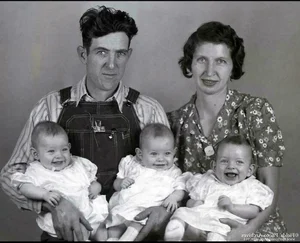 Nostalgic Vintage Family Photos: Rare Glimpses of Life from Decades Ago - image 0