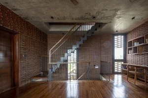 Stunning Termite Mound-Inspired House Built with 22,000 Clay Roof Tiles - image 5