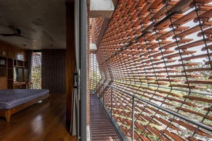 Stunning Termite Mound-Inspired House Built with 22,000 Clay Roof Tiles - image 0
