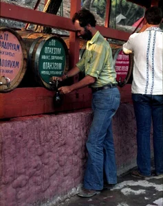 Stunning Color Photos Capturing the Nostalgic Beauty of 1970s Greece - image 2