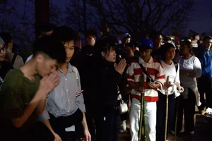 Early Morning Pilgrimage: Thousands Gather at Sacred Peaks - image 6