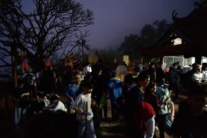 Early Morning Pilgrimage: Thousands Gather at Sacred Peaks - image 5