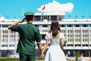 The Ao Dai Revival: Young Generations Celebrating Tradition at the Independence Palace - image 3