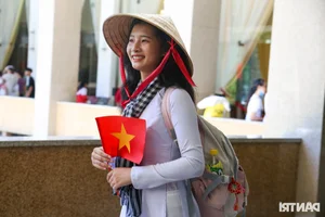 The Ao Dai Revival: Young Generations Celebrating Tradition at the Independence Palace - image 8