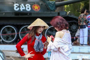 The Ao Dai Revival: Young Generations Celebrating Tradition at the Independence Palace - image 6
