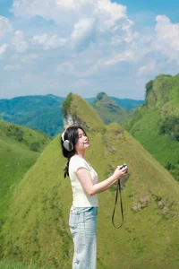 Discover the Scenic Beauty and Camping Magic of Vinh Quy Hill - image 2