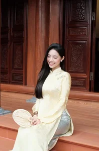 Glamorous Tet: Vietnamese Beauty Queens Share Holiday Moments - image 4