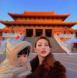 Glamorous Tet: Vietnamese Beauty Queens Share Holiday Moments - image 11