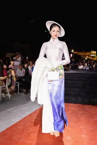 Glamorous Tet: Vietnamese Beauty Queens Share Holiday Moments - image 13