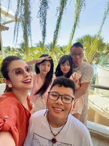Glamorous Tet: Vietnamese Beauty Queens Share Holiday Moments - image 14
