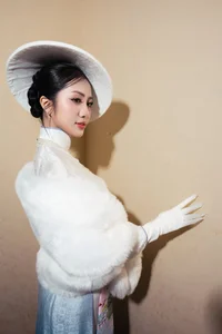 Glamorous Tet: Vietnamese Beauty Queens Share Holiday Moments - image 6