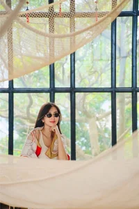 Glamorous Tet: Vietnamese Beauty Queens Share Holiday Moments - image 7