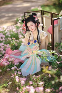 YiTuYu Art Language Vol.9440 Ce Er Qing Ting: Dynamic Portrait Series - image 21