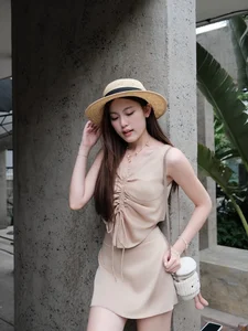 HIEUTHUHAI's Girlfriend Captivates Fans with Sweet and Playful Style - image 6