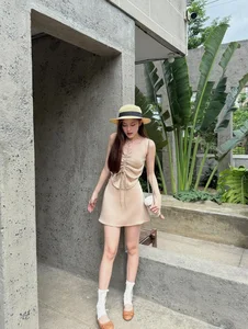 HIEUTHUHAI's Girlfriend Captivates Fans with Sweet and Playful Style - image 3
