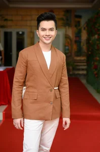 Singer Nam Cuong: Three University Degrees and a Blissful High-Society Marriage - image 2