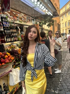 Quyen Linh's Daughter Stuns in Rome with Elegant Fashion Style - image 5