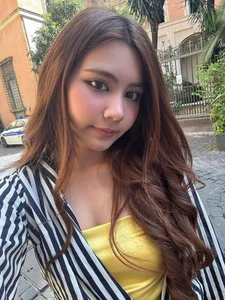 Quyen Linh's Daughter Stuns in Rome with Elegant Fashion Style - image 2