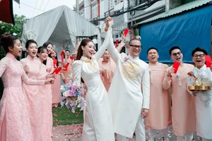 Vietnamese Stars Miss Khanh Van and Actress Hoang Yen Share Major Wedding News and Life Milestones - image 1