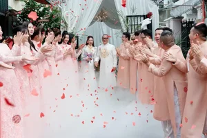 Vietnamese Stars Miss Khanh Van and Actress Hoang Yen Share Major Wedding News and Life Milestones - image 5