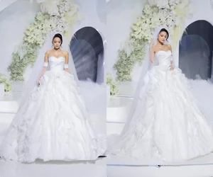 Miss Universe Vietnam Ngoc Chau Showcases Dramatic Runway Transformation - image 0