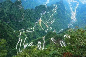 The World's Most Dangerous Highway: 99 Bends over 10km at Tianmen Mountain - image 2