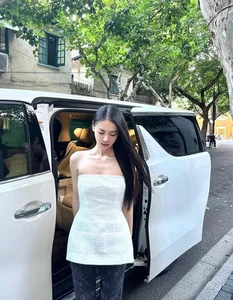 Meet the Stunning and Wealthy Chinese Influencer Captivating the Internet - image 10