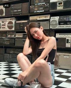 Saigon Street Style: Local Beauty Turns Heads with Chic Summer Outfit and Impressive Long Legs - image 2