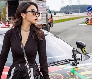Stunning Portraits of Beauty Icon Luong: Goddess Face and Venus Figure - image 2