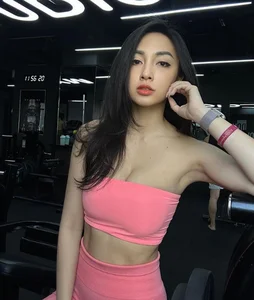 Stunning Portraits of Beauty Icon Luong: Goddess Face and Venus Figure - image 1